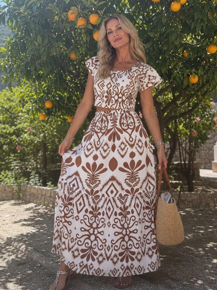 Auvelle | Robe midi à jupe évasée et manches courtes